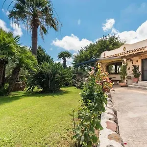 Con Immenso Giardino Villa